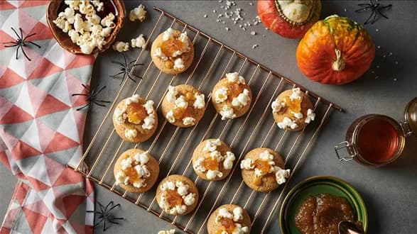 Cookies z karmelizowanymi jabłkami, kajmakiem i popcornem