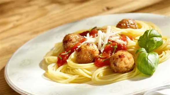 Spaghetti z soczystymi pulpecikami