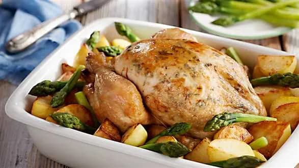 Pieczony kurczak z ziemniakami i szparagami
