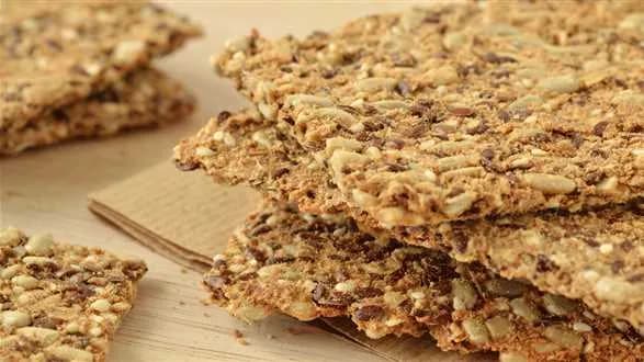 Chrupiące chlebki z siemieniem lnianym