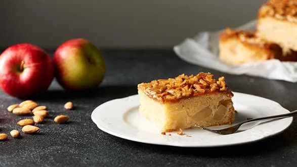 Maślane ciasto z jabłkami i migdałami