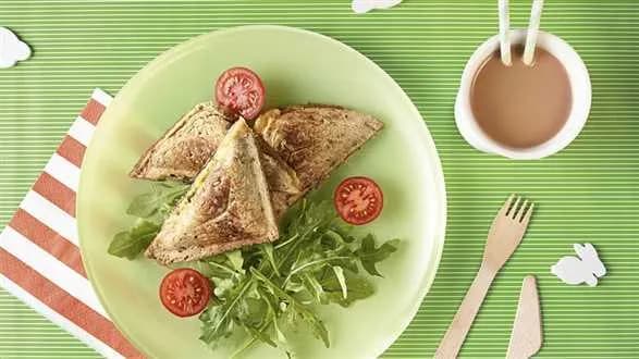 Kanapka z grilla z serem i pomidorem