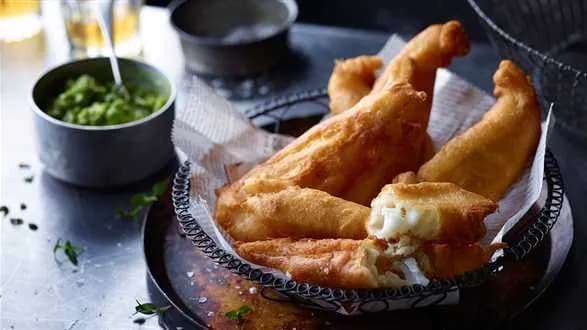 Smażona ryba na purée z groszku