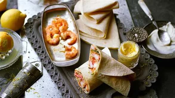 Wrapy z krewetkami i warzywami z masłem cytrynowym