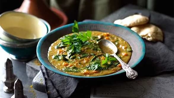 Arabska zupa z soczewicy ze szpinakiem