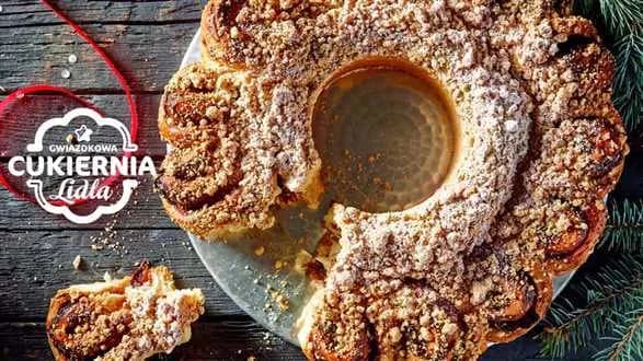 Wieniec drożdżowy z powidłami