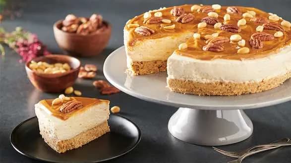 Sernik na zimno z masłem orzechowym i kajmakiem