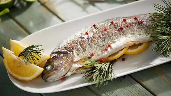 Sosnowy pstrąg z grilla