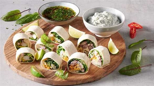 Przekąski kibica: roladki z tortilli z kurczakiem