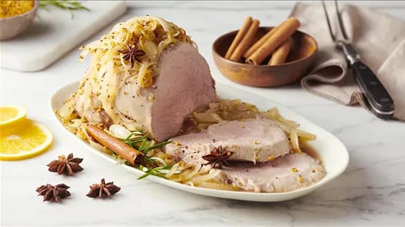 Pieczona szynka z sosem cebulowym