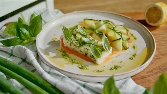 Halibut na parze z sosem paprykowym