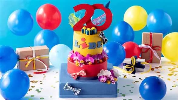 Piętrowy tort na 20-lecie Lidla