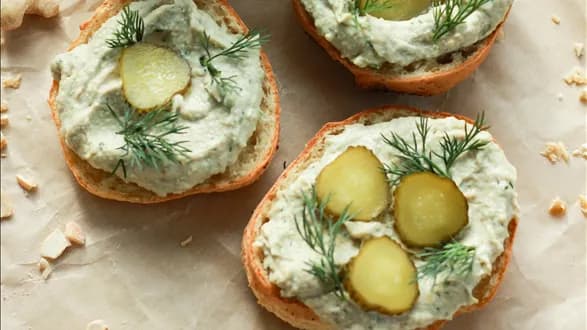 Awanturka z makreli z nerkowcami