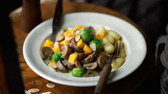 Gnocchi z grzybami i brukselką