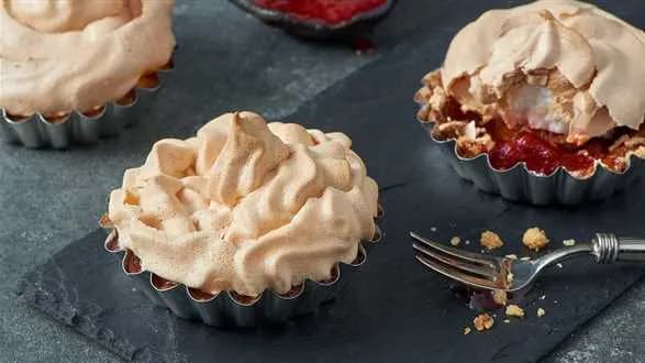 Kruche babeczki z rabarbarem i bezą