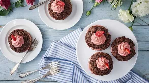 Francuskie ptysie czekoladowo-truskawkowe