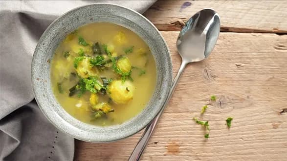 Zupa brukselkowa — ze świeżej brukselki