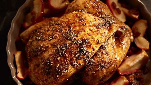 Pieczony kurczak z jabłkami i rodzynkami