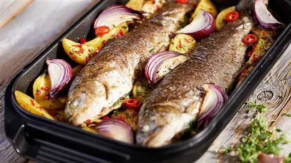 Pstrąg pieczony z ziemniakami