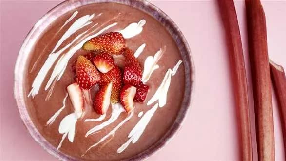 Zupa krem z rabarbaru i truskawek