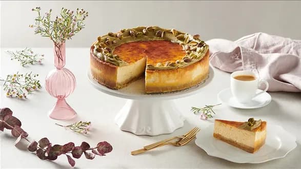 Pistacjowy sernik baskijski