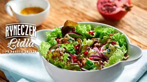 Sałatka z granatem i serem pleśniowym