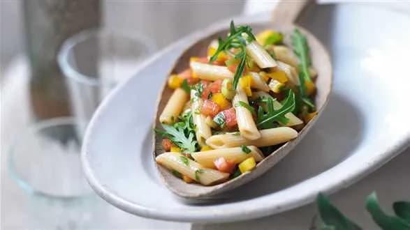 Penne z salsą freddo